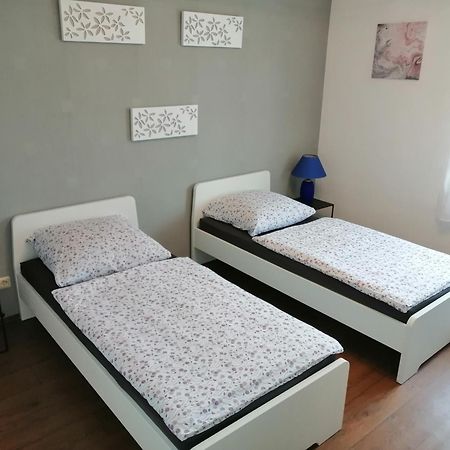 Haus Mohr - Ferienwohnung Im Taunus Weilmunster Bagian luar foto
